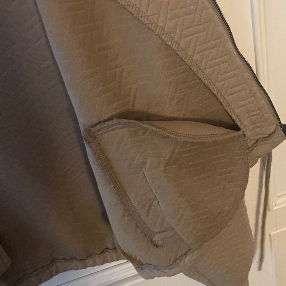 Como Quilted Tan Bomber Jacket - Picture 7 of 9